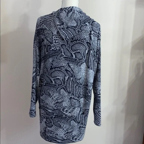 White House Black Market printed tunic! - Picture 3 of 8